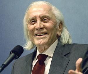 Kirk Douglas Biography - Facts, Childhood, Family Life & Achievements