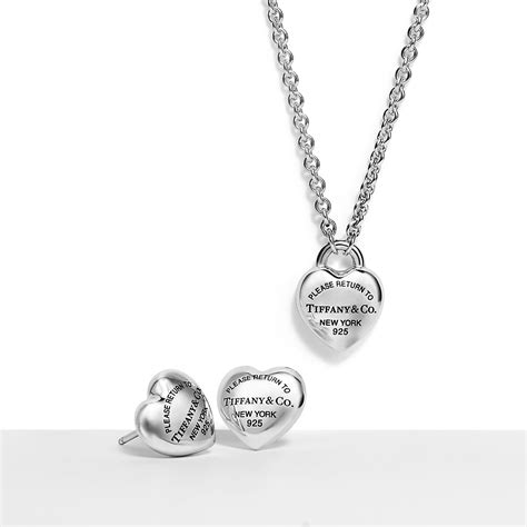 Return to Tiffany® Full Heart Tag Pendant and Earrings Set in Sterling Silver | Tiffany & Co. US