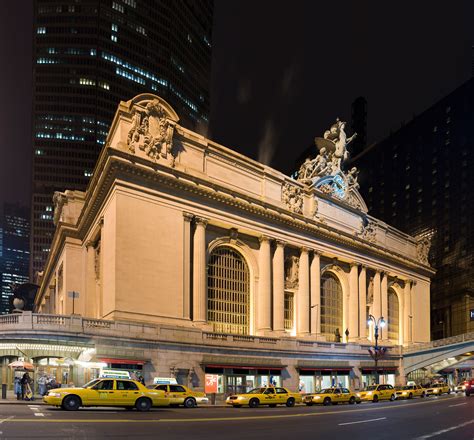 File:Grand central Station Outside Night.jpg - Wikimedia Commons