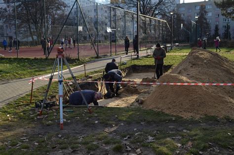 Legionowo. Poszukiwania śladów domu Skonieckich. Muzeum Historyczne prowadziło prace ...