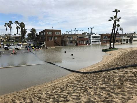 Slideshow: 3rd Southern California storm brings flooding, rockslides ...