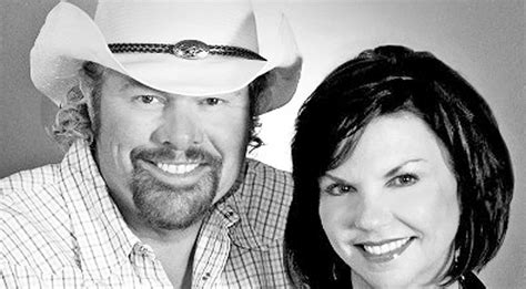 A Photographic Look At Toby Keith & Tricia Covel’s Inspiring Love Story – Country Music Nation