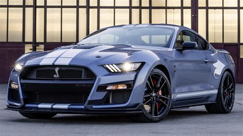 Ford Mustang Shelby GT500: caratteristiche, design, motori, interni