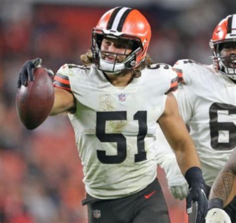 Browns Linebacker to Miss Time With Knee Injury - Sports Illustrated Cleveland Browns News ...