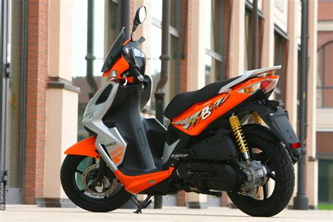 KYMCO SUPER 8 - Review and photos