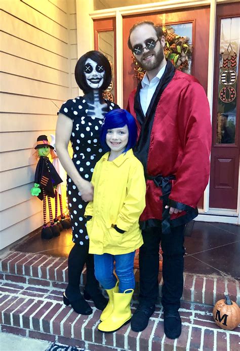 Coraline Halloween Costume, Family Themed Halloween Costumes, Halloween Costumes To Make, Mom ...