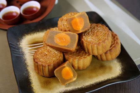 Mooncake Making Class Singapore | Salted Egg Yolk Mooncake - Cooking ...