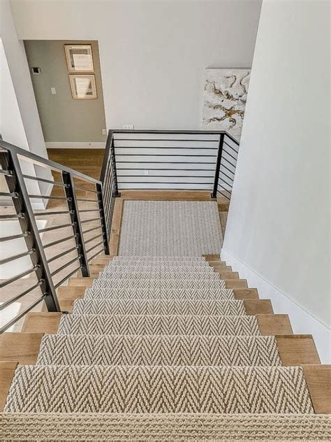 12 Classic Stair Runner Ideas and Where to Buy Them in 2023 | Classic stair, Staircase design ...