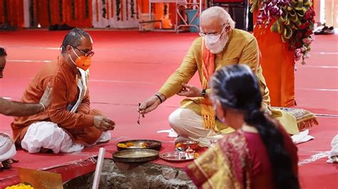 PM Modi Performs Bhoomi Pujan in Ayodhya, Congratulates Ram Bhakts