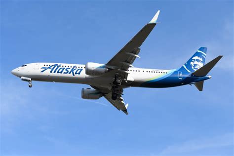 Alaska Airlines Discovers 'Many' Loose Bolts in Boeing 737 Max 9 Fleet ...