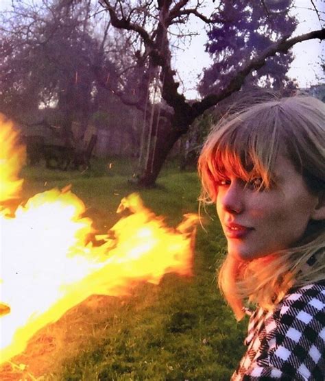 He built a fire just to keep me to warm. Taylor Swift Fotos, Long Live ...