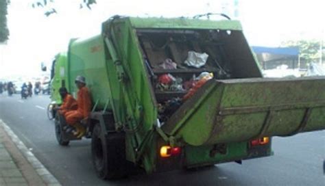 NUSABALI.com - 10 Truk Sampah ‘Bekerja’ Kurang Maksimal