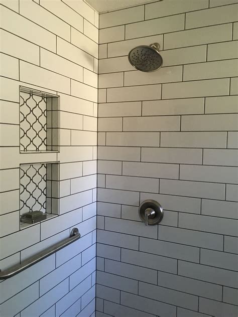 30+ White Tiles Black Grout Bathroom – HomeDecorish