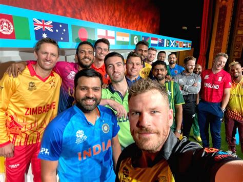 Canberra : Australian cricket team captain Aaron Finch clicks a selfie ...