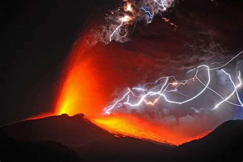 🔥 Mt. Sakurajima eruption lightning storm. Kyushu, Japan : r ...