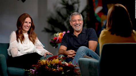 Julia Roberts and George Clooney talk about their awkward kiss in "Ticket to Paradise" - The ...