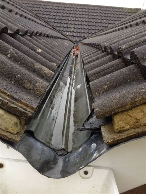 Leaking roof valley/box gutter | DIYnot Forums