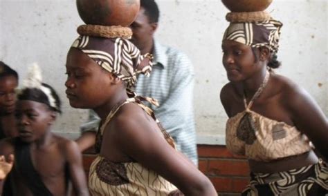 Photo: www.pachikoro.co.zw | Traditional dance, Zimbabwe women, Traditional outfits