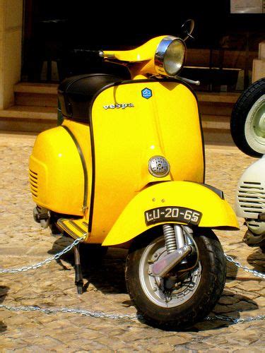 Yellow Vespa Lambretta Scooter, Vespa Scooters, Vespa 125, Retro, Vespa ...