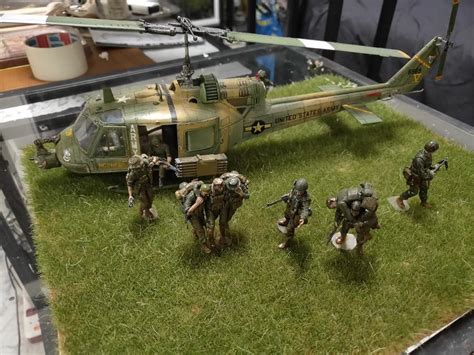 Huey to the rescue! 1/35 scale helicopter diorama - Vietnam War ...