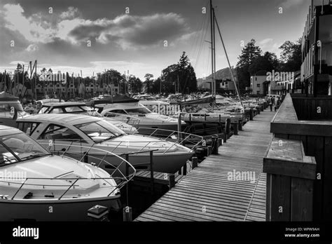 Boats on lake windermere lake hi-res stock photography and images - Alamy