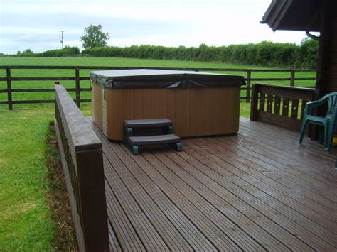 New Hot Tub for Duncliffe - Dorset Holiday Chalets Dorset Holiday Chalets