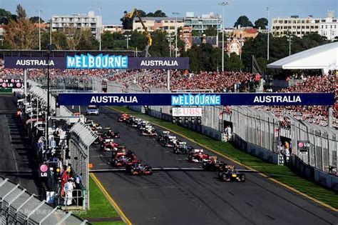 The Melbourne Grand Prix Circuit - Racing around the lake in the city ...