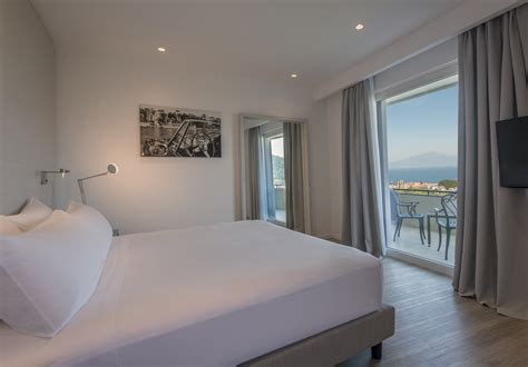 Rooms and Suites - Hilton Sorrento Palace Accommodation