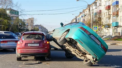 Weird Car Crashes (25 pics)