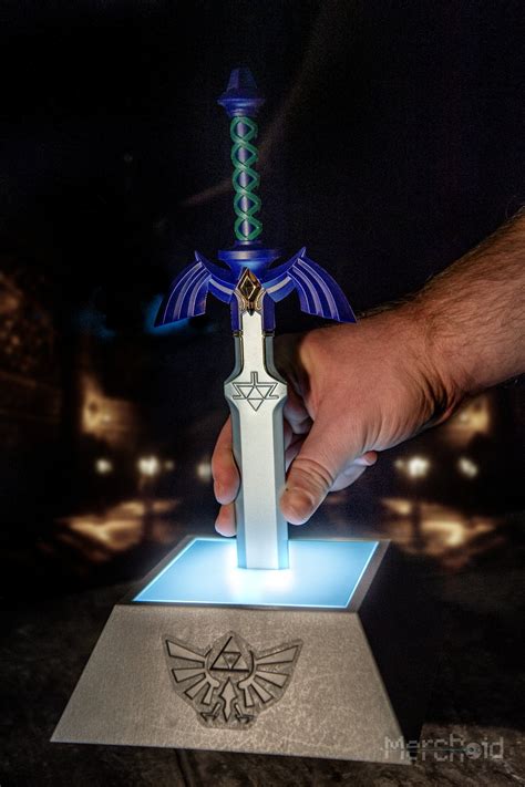 Essa luminária do pedestal da Master Sword vai iluminar a escuridão do seu quarto - Nintendo Blast