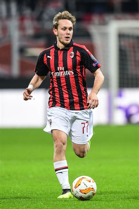 Le milieu offensif de l'AC Milan Alen Halilovic vient renforcer le ...