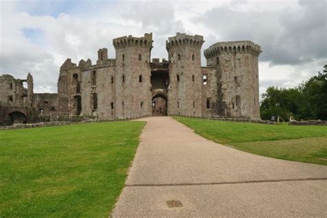 Opening Hours - Raglan Castle (Raglan)