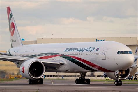 Biman Bangladesh Airlines Boeing 777-3E9/ER | Boeing 777, Boeing, Aviation