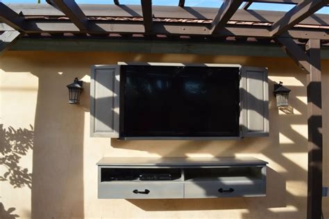 Outdoor TV enclosure ideas – take the entertainment outdoors