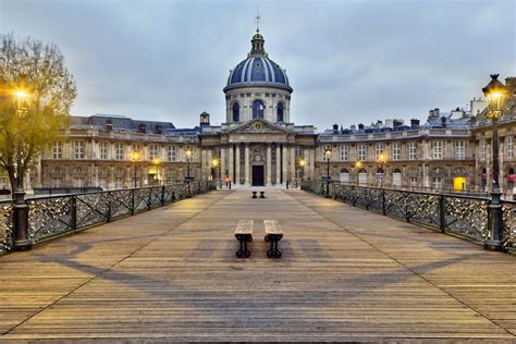 Académie Française, the Moderator of the French Language