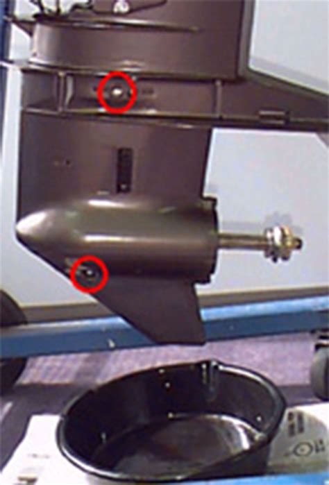 STEP-BY-STEP LOWER UNIT OIL CHANGE | TECHNICAL INFORMATION | TOHATSU ...