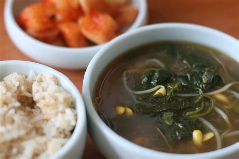 Week of Menus: Korean Spinach and Bean Sprout Soup (시금치콩나물국): Just momma