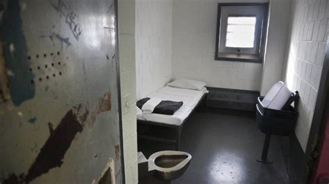 Solitary confinement can harm inmates, government watchdog says