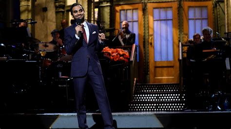 Aziz Ansari's SNL Suit Was a Subtle Nod to Patriotism | GQ