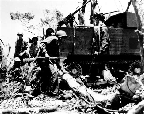 [Photo] US Marines fighting on Peleliu, Palau Islands, 1944 | World War ...