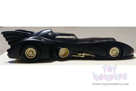 Model Kit | 1989 Batmobile™ with Backdrop Display AMT935/12 plastic ...