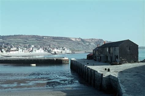 Lyme Regis: The Cobb and the town © David Purchase cc-by-sa/2.0 :: Geograph Britain and Ireland