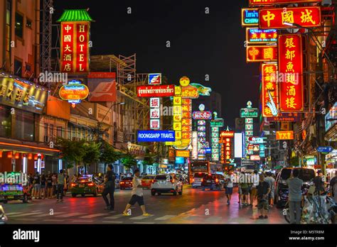 Night market for vendors on Chinatown (Yaowarat) Road in Bangkok - Thailand Stock Photo - Alamy