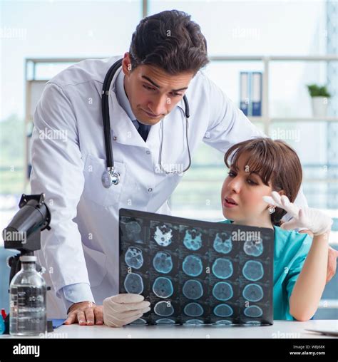 The two doctors discussing x-ray mri image in hospital Stock Photo - Alamy