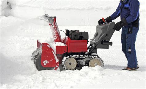 Snow removing machine/snow removal machine