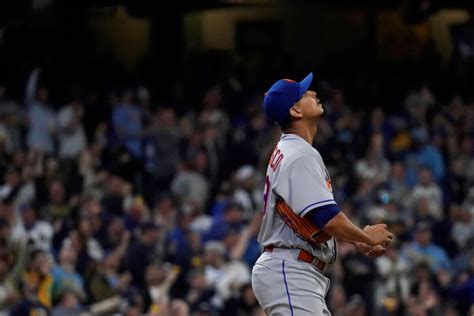 Mets throw in towel by waiving struggling Carlos Carrasco | amNewYork