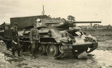 T-34 soviet tank (road sign) | World War Photos