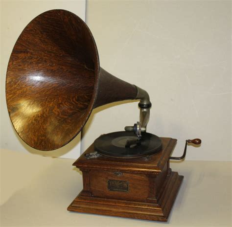 Bargain John's Antiques | Antique Oak Number 3 Victor Phonograph Record Player with Rare Oak ...