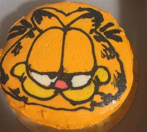 Garfield cake using a buttercream transfer. This was my first shot at ...