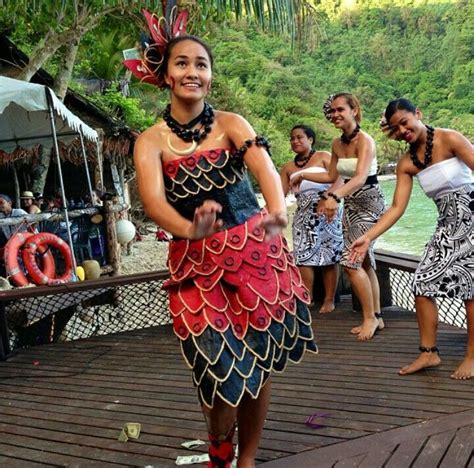 Beautiful Ta'ahine Tonga | Tongan clothing, Culture clothing, Hawaiian ...